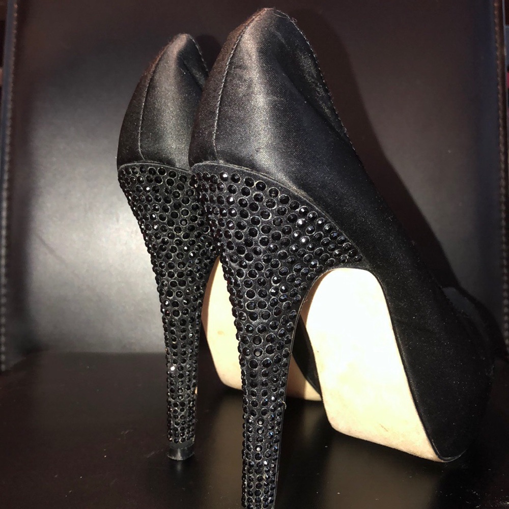 Little black dress HEELS!